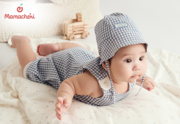 Áo cộc tay và quần ngắn là đồ mặc mùa hè cho trẻ sơ sinh