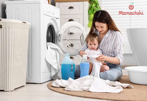 Bố mẹ cần lưu ý khi sử dụng nước xả vải cho quần áo trẻ sơ sinh để tránh kích ứng da bé.