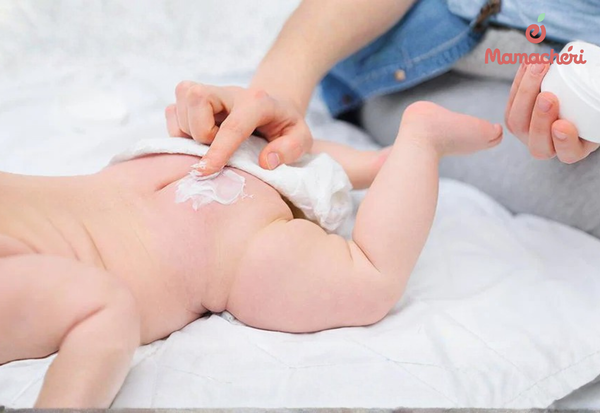 Lớp kem mỏng nhẹ giúp con tránh khỏi những khó chịu do ẩm ướt và ma sát gây ra