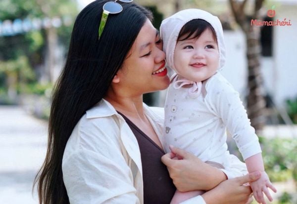 Lựa chọn quần áo cho trẻ sơ sinh khi ra ngoài phù hợp với thời tiết