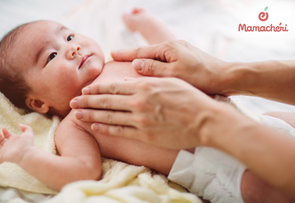 Massage hằng ngày là cách mẹ gửi gắm tình yêu qua từng cái chạm.