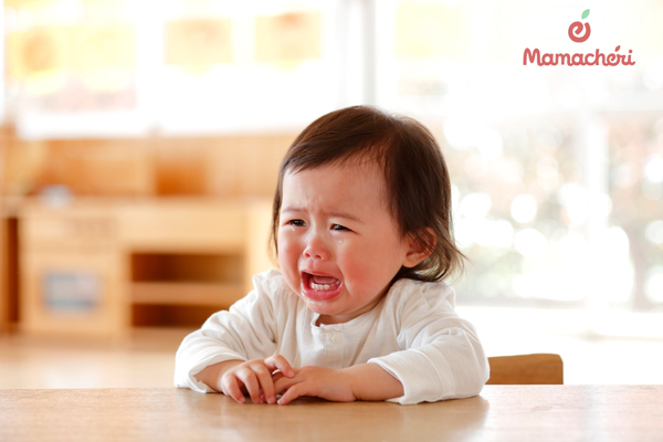 Các dấu hiệu trẻ mọc răng như chảy dãi, sưng nướu, quấy khóc và sốt nhẹ