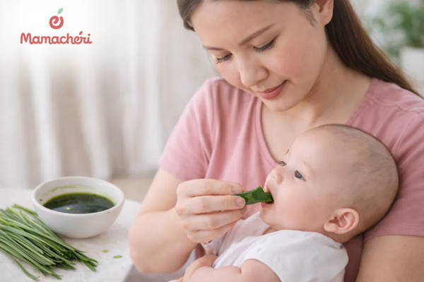Dùng lá hẹ theo mẹo dân gian để rơ nướu cho bé khi mọc răng