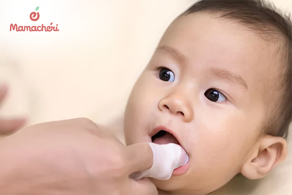 Những lưu ý an toàn khi chăm sóc nướu và áp dụng mẹo dân gian cho bé mọc răng