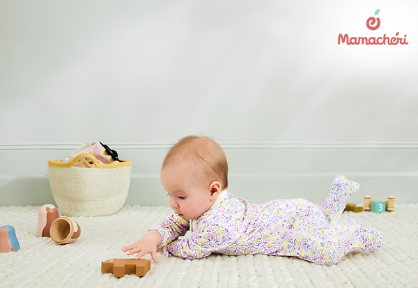 Khi bé bắt đầu biết lẫy và ngồi, áp lực lên vùng sọ sẽ giảm giúp đầu dần lấy lại hình dáng tự nhiên.