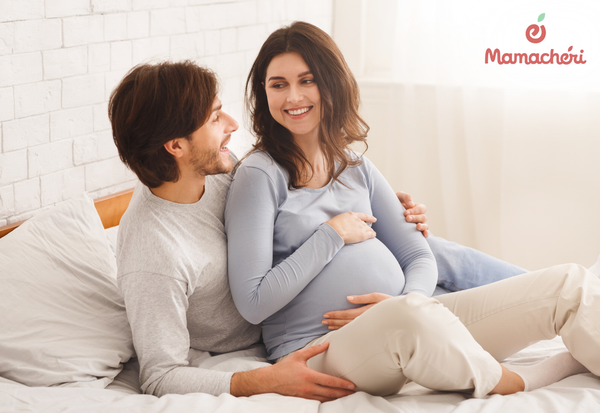 Bố mẹ cùng trò chuyện với thai nhi để tăng sự gắn kết từ trong bụng mẹ