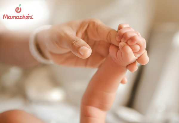 Kiểm tra làn da khi trẻ sơ sinh thường xuyên vặn mình