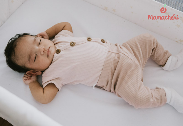Nằm ngửa vẫn là tư thế chuẩn giúp bé sơ sinh có giấc ngủ an toàn và sâu giấc hơn