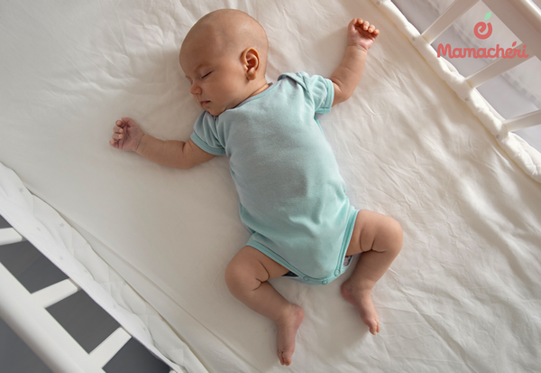 Một chiếc nệm&nbsp;phẳng&nbsp;và chắc chắn là lựa chọn tốt nhất cho cột sống của bé.