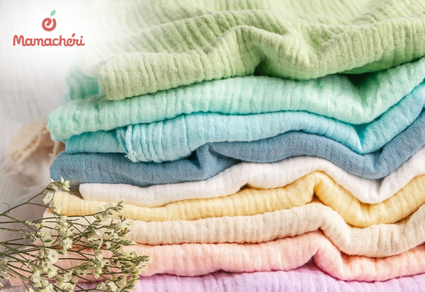 Khăn quấn và khăn sữa từ vải xô muslin mềm mại cho trẻ sơ sinh.