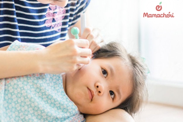 Chuyên gia giải đáp trẻ khóc nhiều có phải là triệu chứng của viêm tai giữa không và các dấu hiệu cảnh báo khác