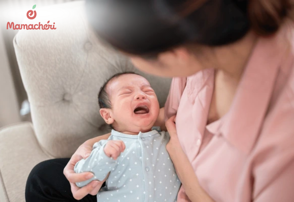 Bé yêu tỏ ra cáu kỉnh và khó ngủ là dấu hiệu điển hình của giai đoạn tuần khủng hoảng.