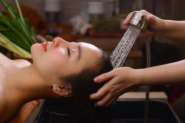 Gội đầu dưỡng sinh là gì? Quy trình 9 bước thư giãn