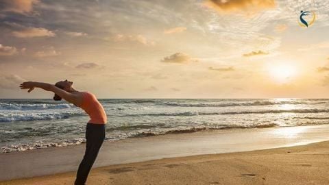 Chuỗi 12 Tư thế chào mặt trời cơ bản trong Yoga