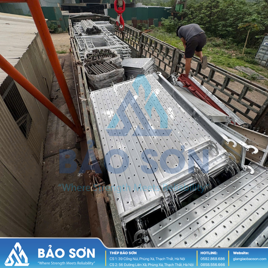 Mâm giàn giáo, thang giàn giáo là gì