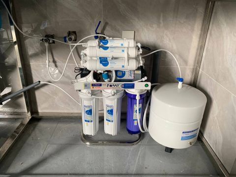 So sánh bộ lọc tổng và máy lọc nước RO: Hiểu đúng để không “mua sai” ngay từ đầu
