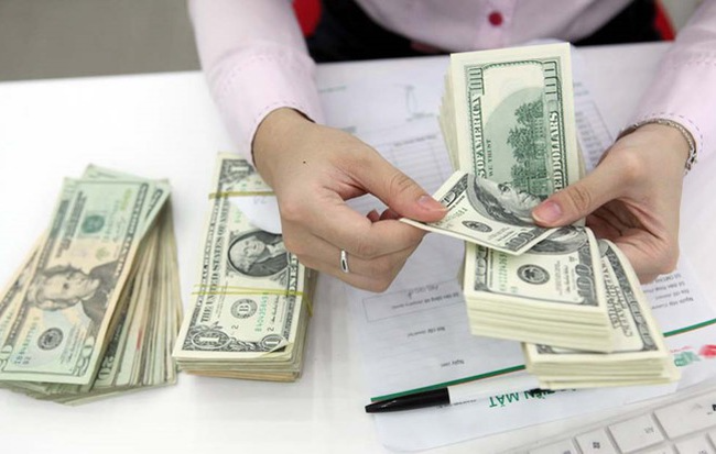 Tỷ giá USD bất ngờ sụt mạnh