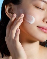 Top 3 kem dưỡng trắng da chống lão hoá hiệu quả cho chị em