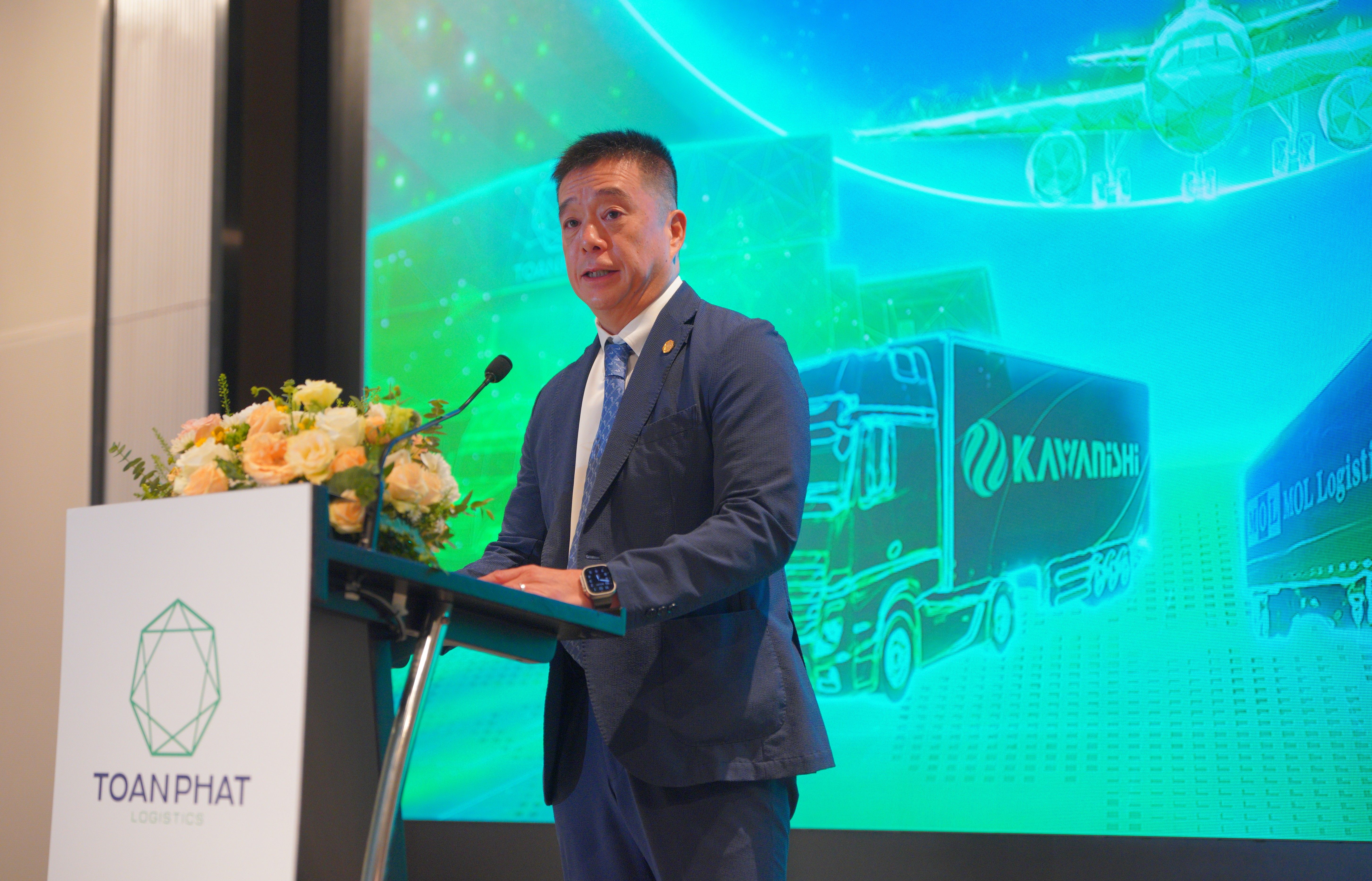 Ông Jiro Kawanishi, Chủ tịch kiêm Tổng Giám đốc Công ty Kawanishi Warehouse Co., Ltd. phát biểu tại lễ ký kết.JPG