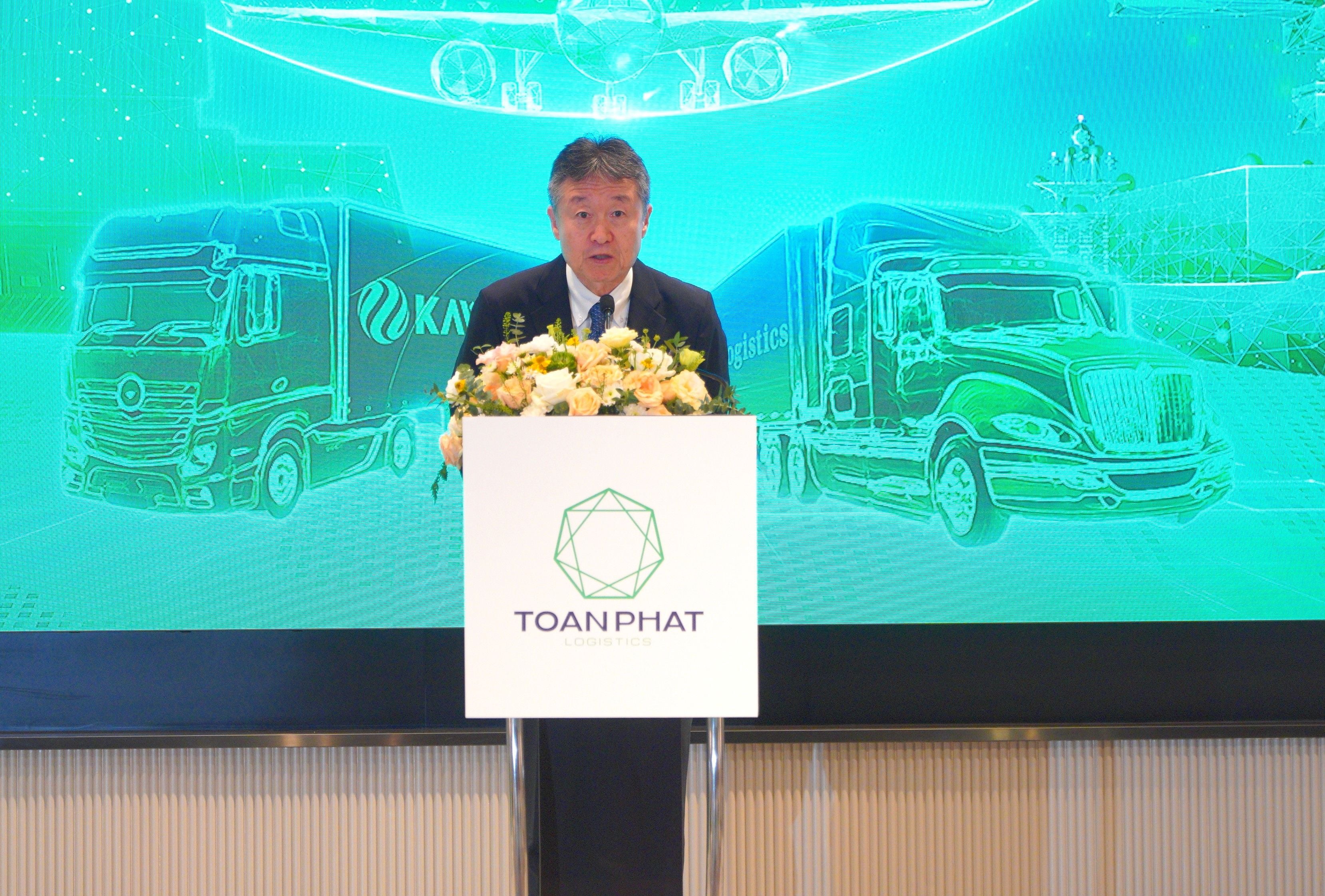 Ông Osamu Sakurada, Chủ tịch kiêm Tổng giám đốc MOL Logistics phát biểu tại lễ ký kết.JPG