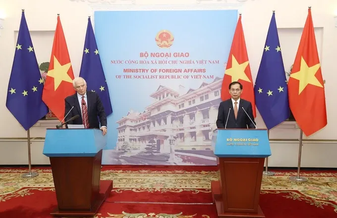 thẻ vàng.webp