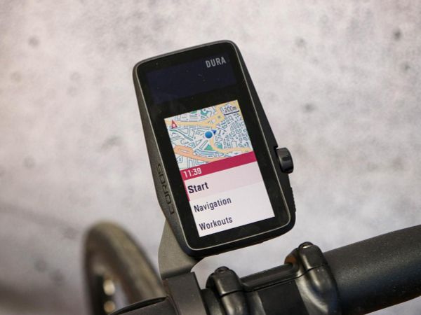 Review thiết bị dẫn đường GPS đạp xe Coros Dura Solar