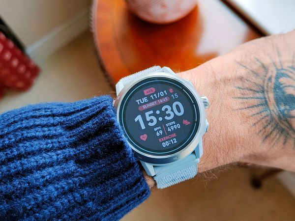 Top sản phẩm đồng hồ chạy bộ GPS tốt nhất cho runner năm 2024