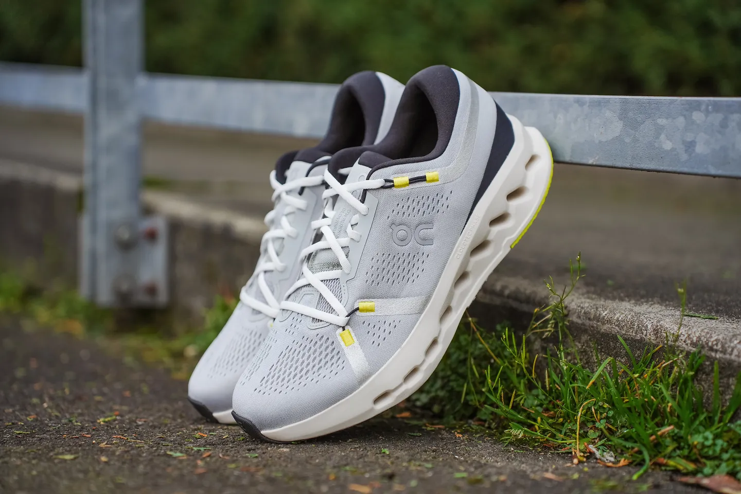 Review giày chạy bộ On Cloudsurfer 2