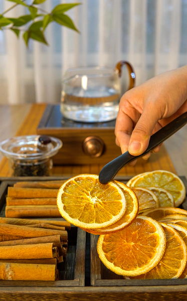 Hướng dẫn pha trà cam quế cho những ngày giao mùa thất thường