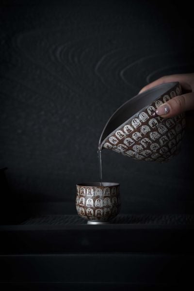 Chén Tống Chén Quân Là Gì? Dùng Đúng Khi Pha Trà