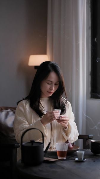 Cách Nếm Thử Trà Như Chuyên Gia Bước Đầu Tiên