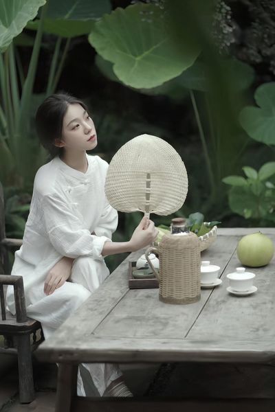 đọc sách uống trà