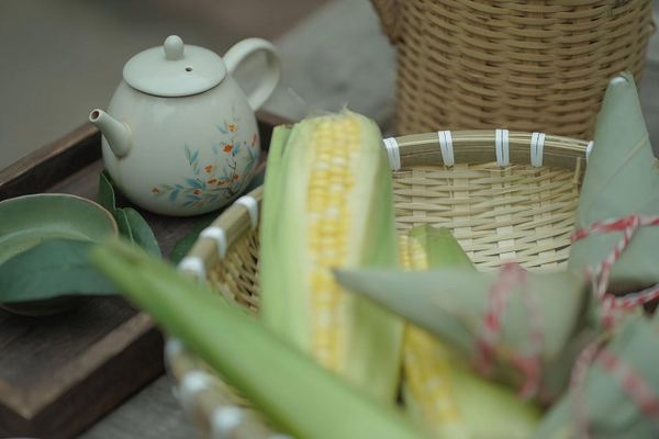 đọc sách uống trà