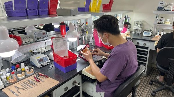 Tại sao phục hình răng hàm mặt trở thành ngành hot năm 2026?