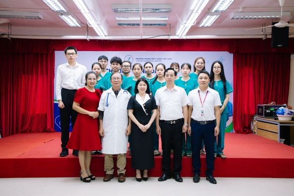 Đào tạo kỹ năng chăm sóc người cao tuổi, gắn học với thực hành
