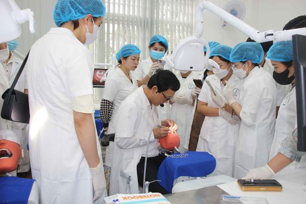 Triển vọng nghề nghiệp và lương Y sĩ Răng Hàm Mặt