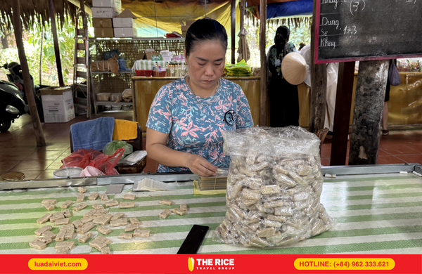The process of making Ben Tre coconut candy.