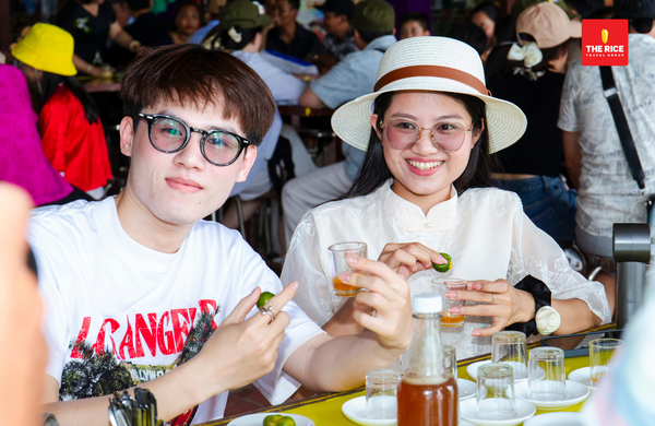thưởng thức mật ong