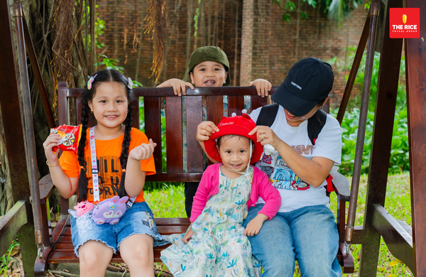 The Rice Travel Group mang đến dịch vụ tour riêng phù hợp cho gia đình, giúp mọi thành viên tận hưởng chuyến đi theo nhịp độ riêng và tạo nên những kỷ niệm đáng nhớ cùng nhau.