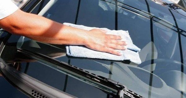 Cách tẩy sạch vết băng dính trên xe ô tô đơn giản, dễ làm