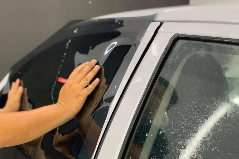 Có nên dán phim cách nhiệt ô tô 1 chiều không?