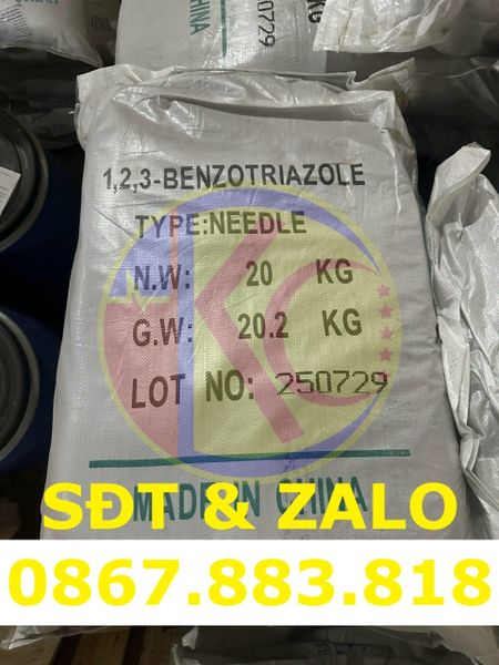 Benzotriazole BTA dạng bột màu trắng