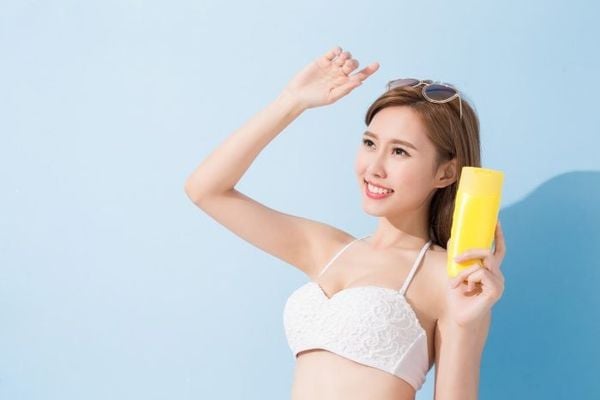 Isopropyl Myristate (C17H34O2) kem chống nắng