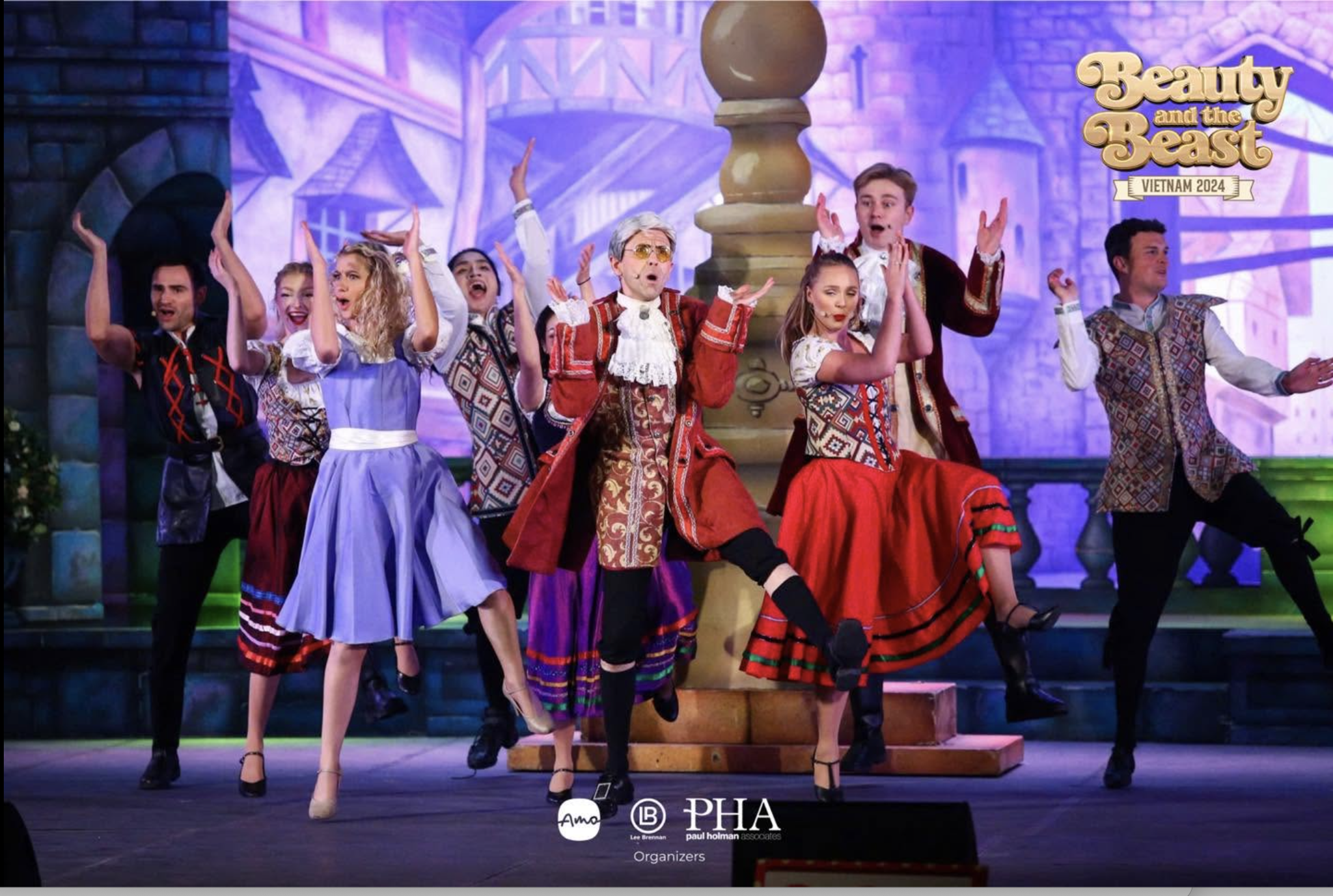Phản ứng của khán giả nhí khi xem pantomime 'Beauty and the beast'