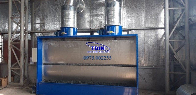 Tháp sơn màng nước