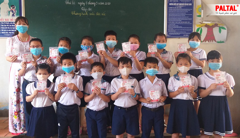 PALTAL Dành Tặng Hơn 1900 Chiếc Khẩu Trang Vải Kháng Khuẩn Cho Học Sinh Và Thầy Cô Trường Tiểu Học Phước Mỹ Trung   - Bến Tre