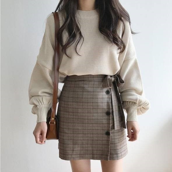 Mặc đẹp cùng áo len phối chân váy giúp bạn trở nên có gu hơn