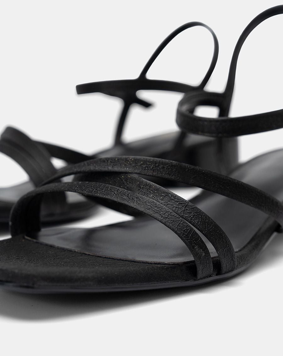  Giày Sandal Gót Thấp Quai Chéo 