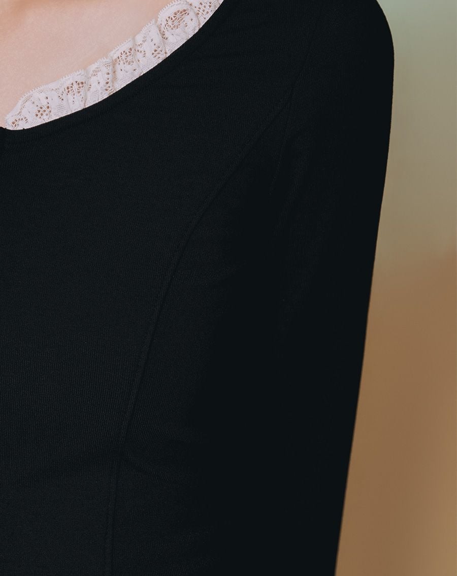  Áo thun khóa kéo phối cổ ren 