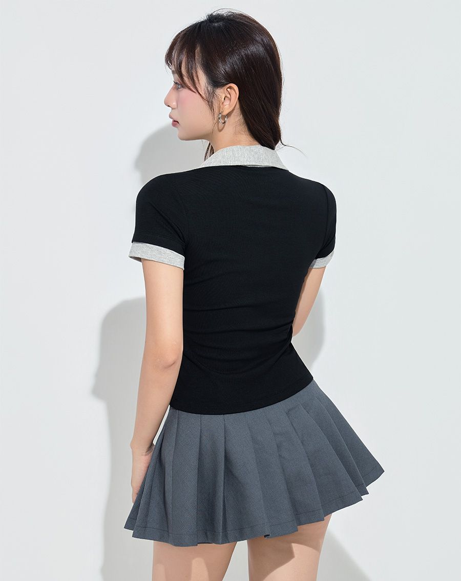  Áo thun phối màu cổ đính cườm 